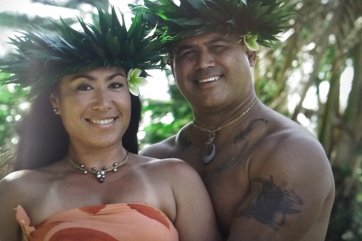 Charlie in haku lei in the jungle.